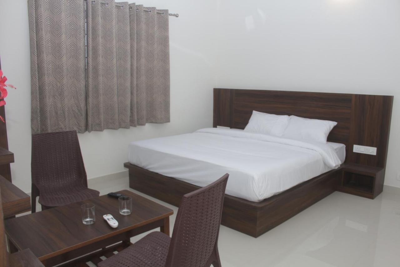Grand Misty Heaven Villa Madikeri Room photo